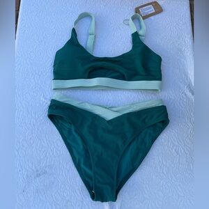 Berlook Chic Two-Tone Green Bikini Set M B01